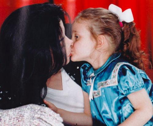 迈克杰克逊女儿照片,揭秘星二代成长瞬间